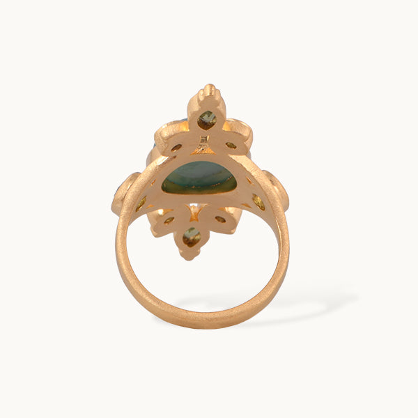 Skovlys – ring med smaragd og peridot